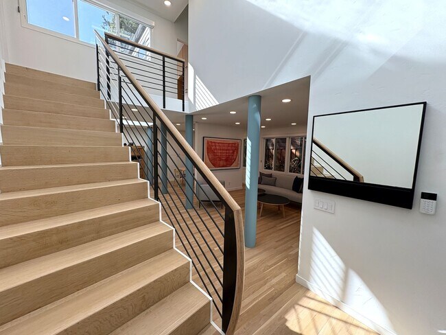 Building Photo - Modern Home availalble for lease in Menlo ...