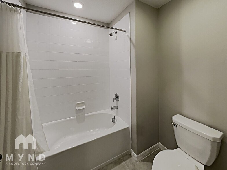 Building Photo - 5250 White Chicory Dr