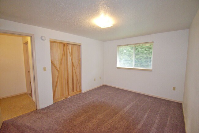 Building Photo - 125 E Elmore St