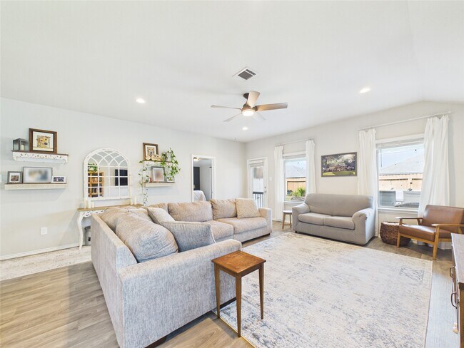 Building Photo - 11020 33rd Ave N