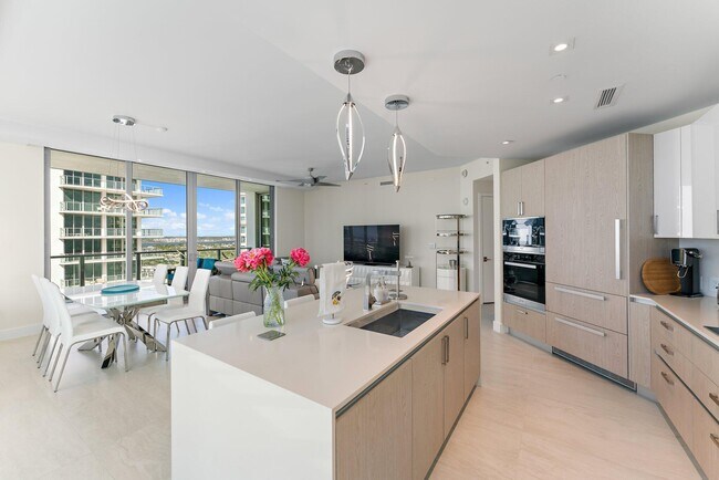 Building Photo - 3100 N Ocean Dr