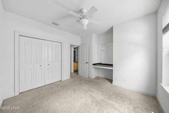 Building Photo - 11 S Wildflower Dr