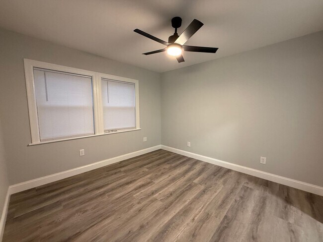 Building Photo - 313 E Bernard Ave