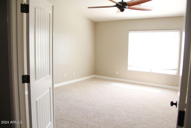 Building Photo - 6103 W Villa Theresa Dr