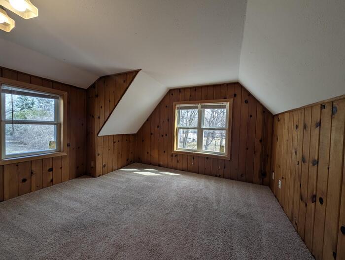 Building Photo - 140 Park St E