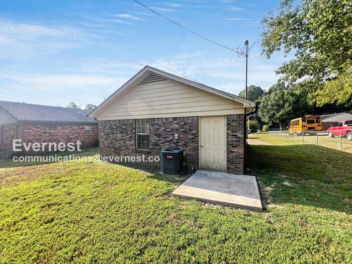 Building Photo - 360 Darrell Cove