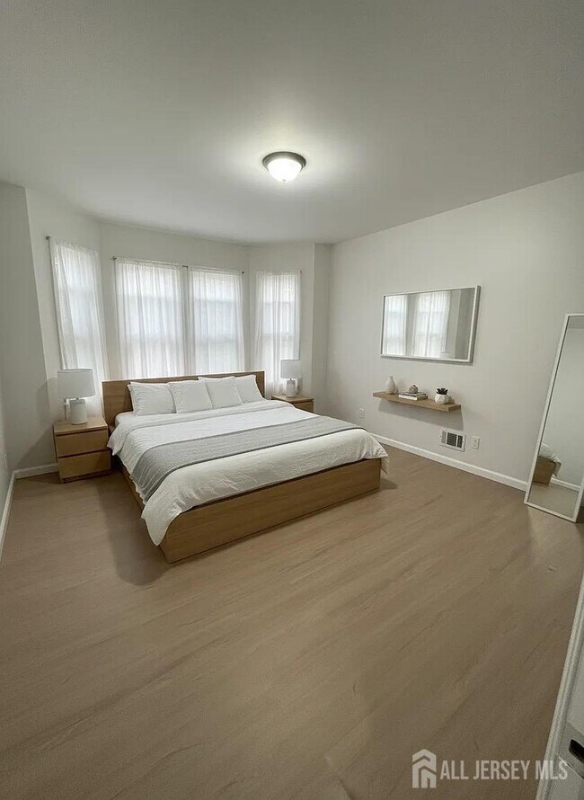 Building Photo - 417-419-419 S 14th St