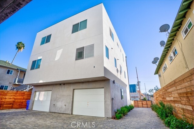 Building Photo - 11639 Burbank Blvd