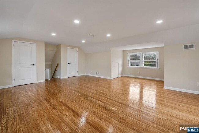 Building Photo - 164 Jeffer Ct