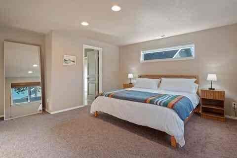 Building Photo - 2995 NE Quiet Canyon Dr