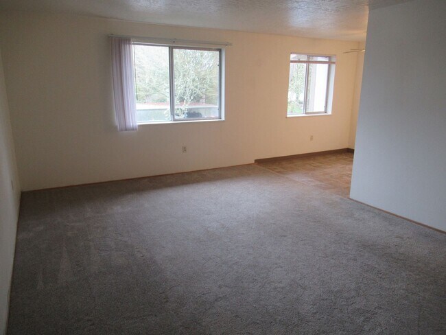 Building Photo - Quiet Two Bedroom Apartment in Keizer