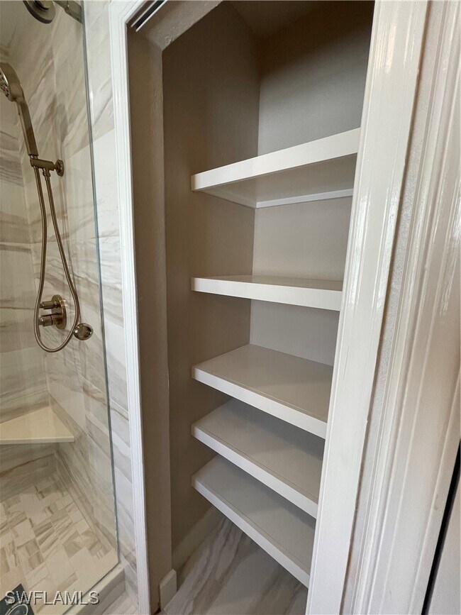 Building Photo - 7046 Barrington Cir