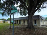 Building Photo - 9800 Hidden Ln