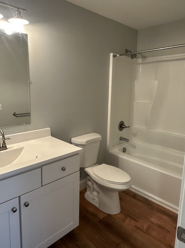 Building Photo - 2405 Rosa RoadRidge Manor Ct