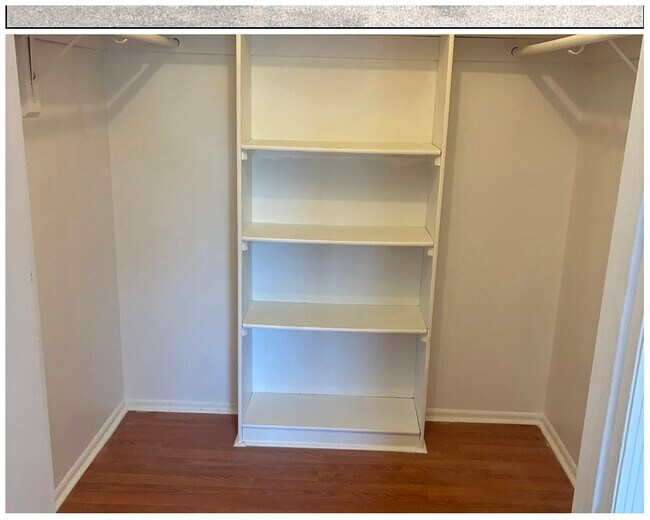 Building Photo - 1207 Green Hollow Dr