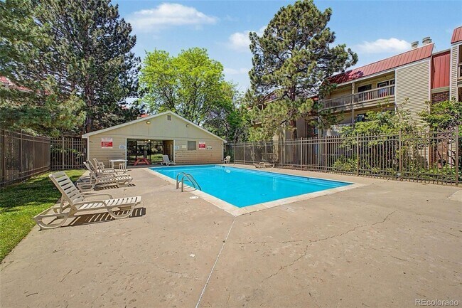 Building Photo - 14720 E Kentucky Dr