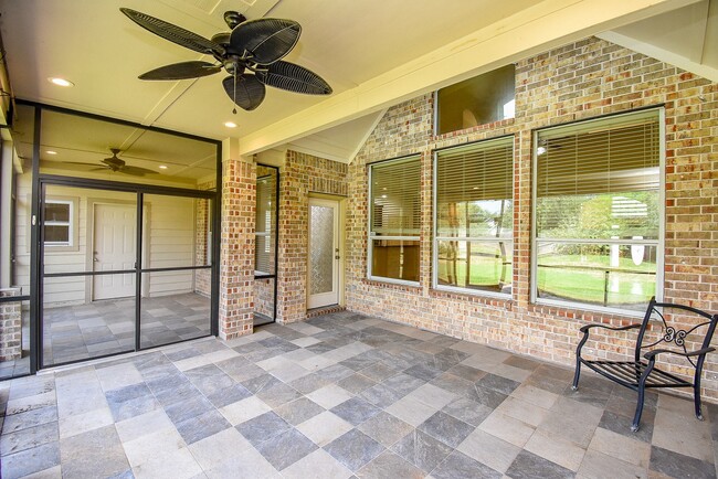 Building Photo - 28514 Hayden Park Dr