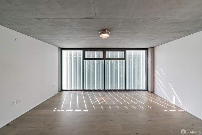 Building Photo - 8 Octavia St