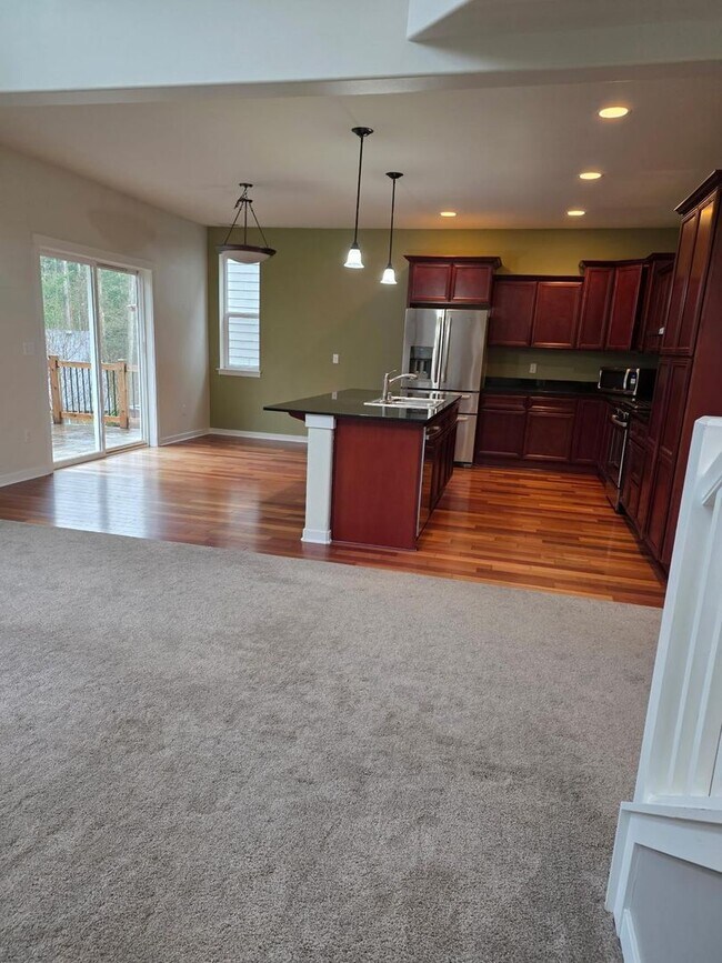 Building Photo - Beautiful 3-Bed Home with Private Yard and Modern Upgrades