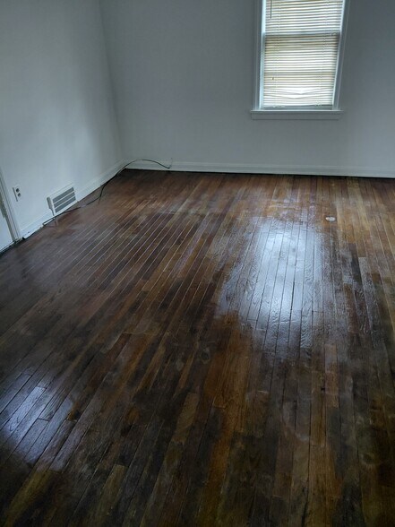 bedroom - 17315 Glendale Ave