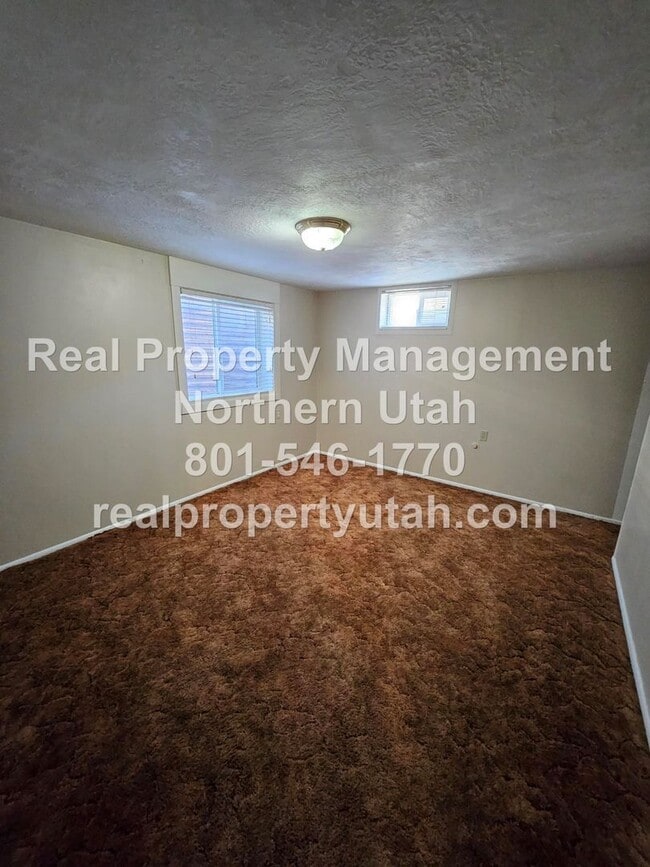 Building Photo - 3 Bedroom 2 Bath Ogden Duplex Coming Soon!