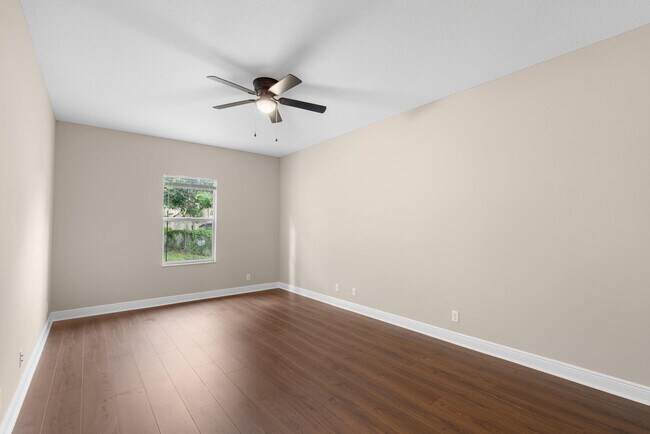 Building Photo - 1729 11th Ave N