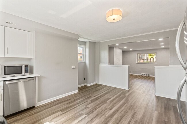 Building Photo - 147 Amabell St