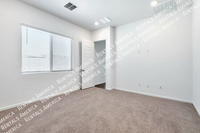 Building Photo - 10858 W Yates Ln