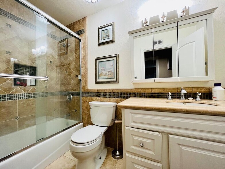 Building Photo - 21945 Centurion Way