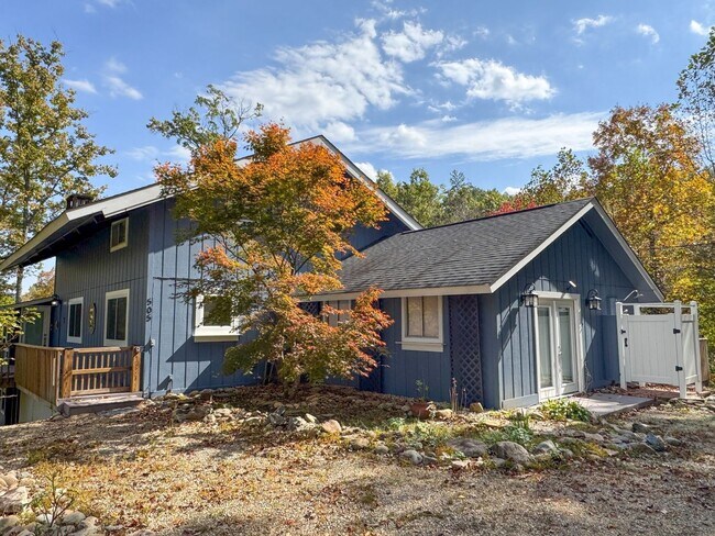 Building Photo - PEACEFUL LIVING.....SECLUSION