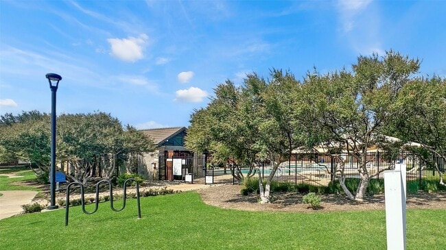 Building Photo - 2126 Hunt Club Trail