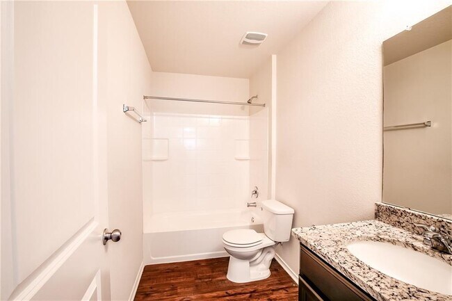Building Photo - 253 Beechnut Dr