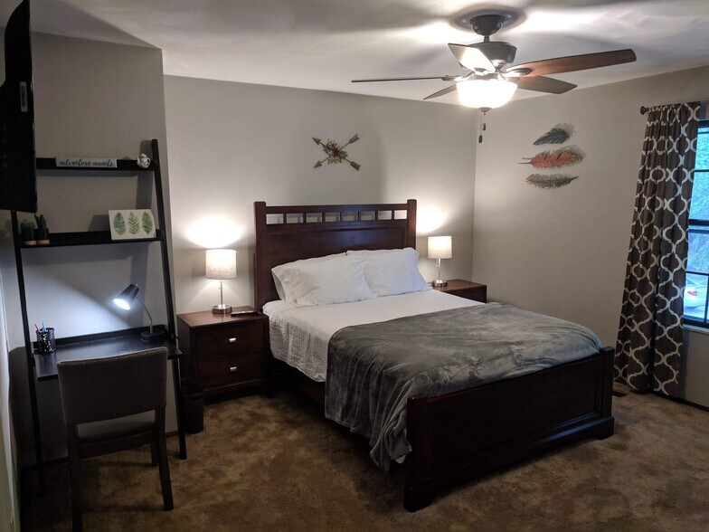 Building Photo - 833 Nowland Ct