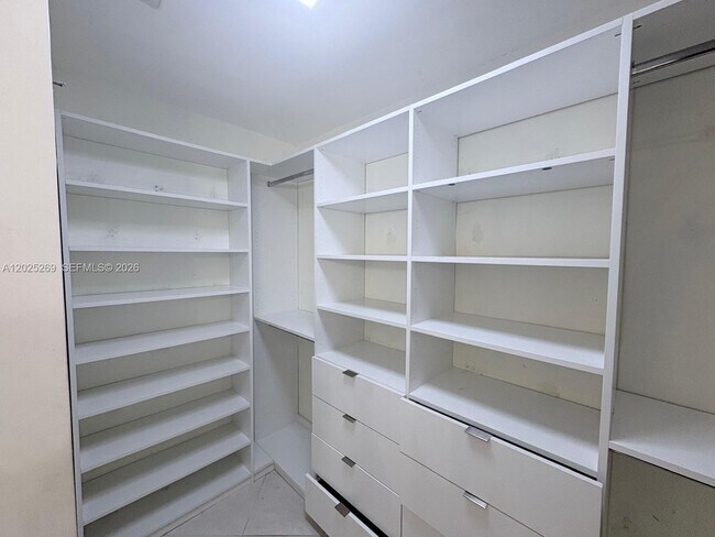 Building Photo - 3987 Carambola Cir N