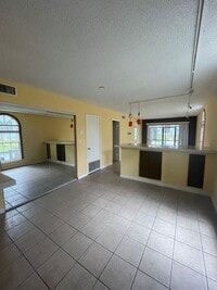 Building Photo - FREE 1ST MONTH RENT 1 Bed 1 Bath | Central Air | Community Pool | Section 8 Welcome