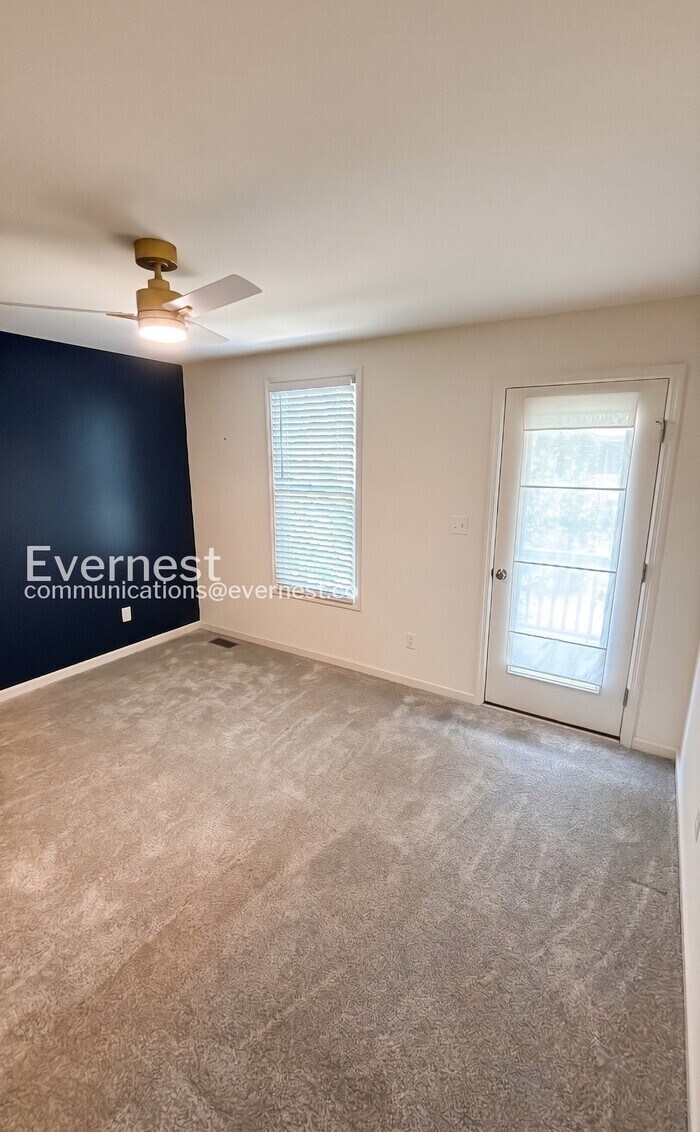 Building Photo - 6013 New Town Dr