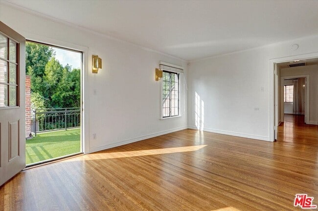 Building Photo - 165 N Las Palmas Ave