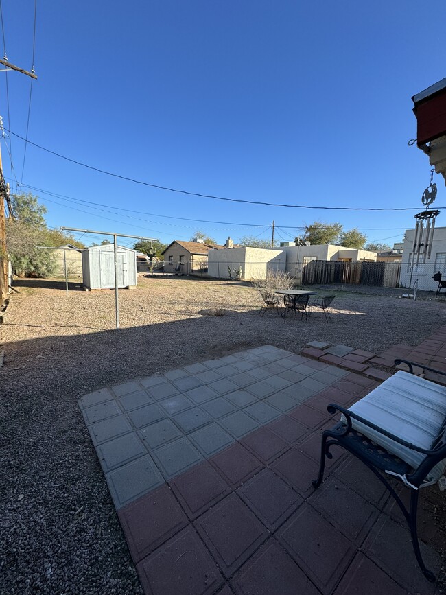 Building Photo - 239 S Cherry Ave