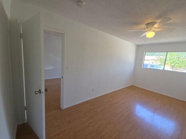 Building Photo - L. Street Duplex