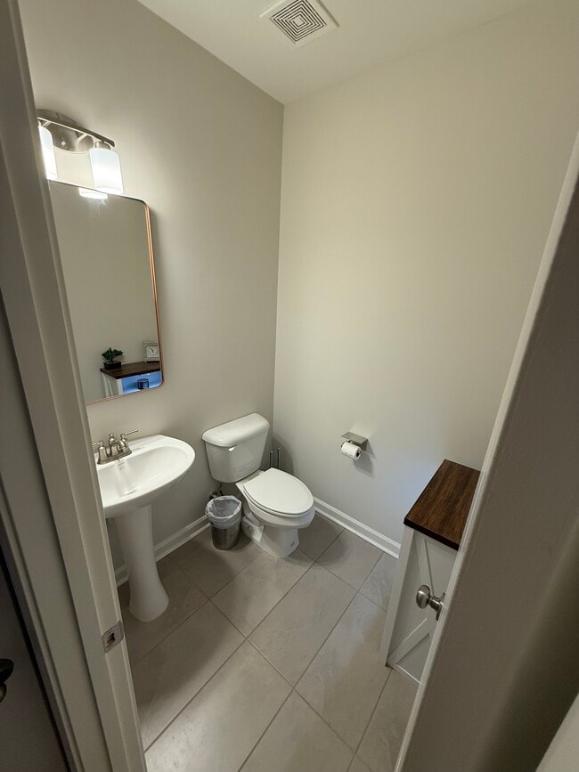 Building Photo - 430 Maple St