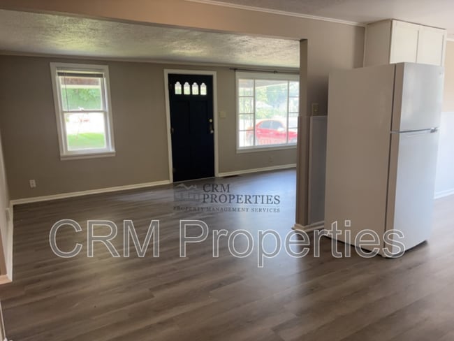 Building Photo - 1019 N McCann St