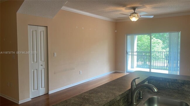 Building Photo - 6020 W Sample Rd