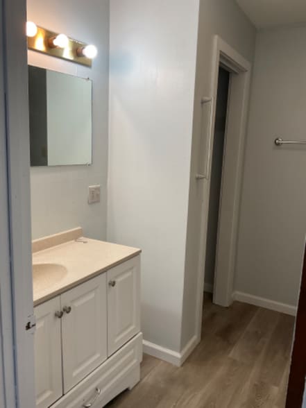 Building Photo - 206 Knoll Dr