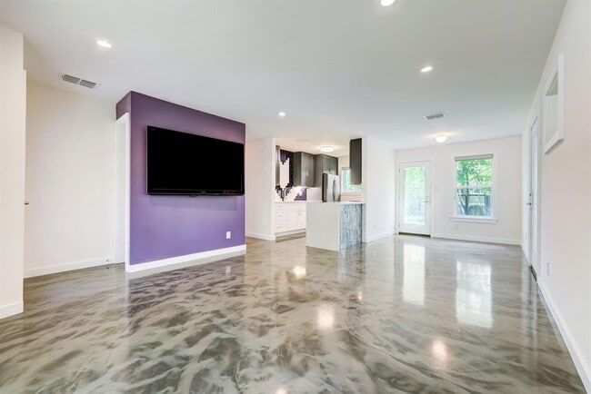 Building Photo - 3100 Ray Wood Dr