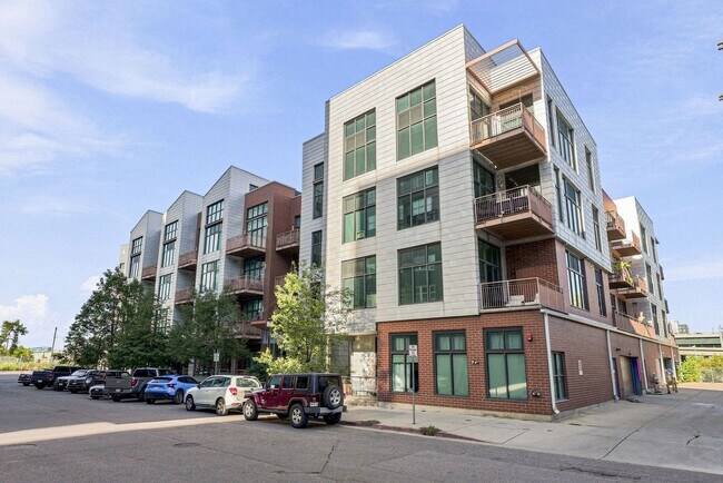 Building Photo - 3100 Huron St