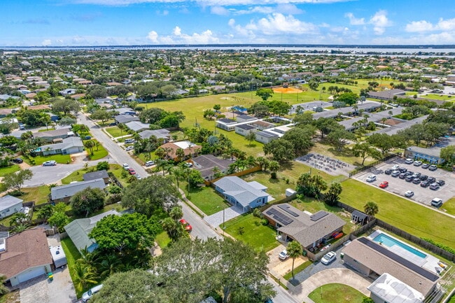 Building Photo - 406 Laurel St