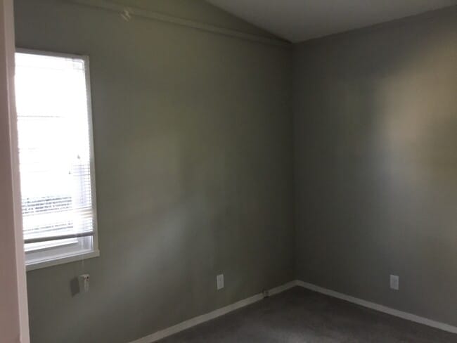 Building Photo - Very nice 3bed/1bath south side home w/ garage & fenced in back yard