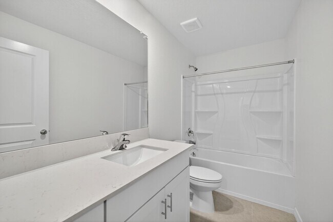 Building Photo - New 3 Bed Townhouse!