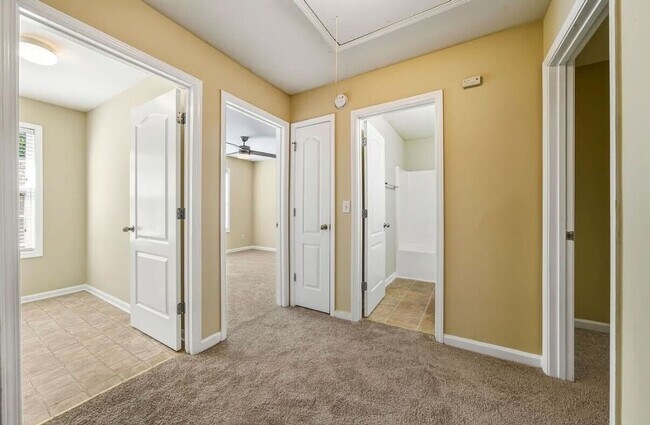 Building Photo - 4750 Ferncrest Pl