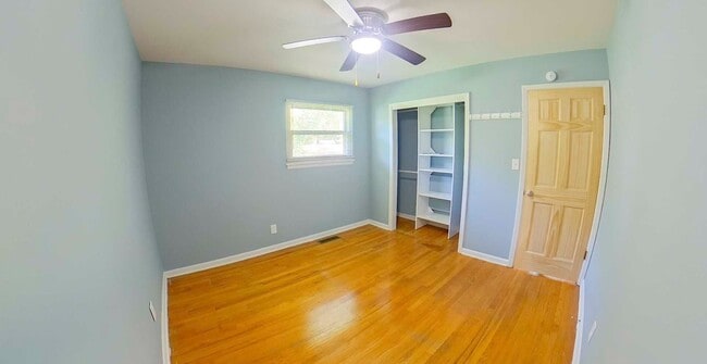 Building Photo - Big Backyard + Pet Friendly + Off-Street P...